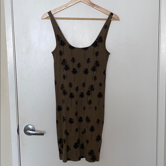 Topshop Dresses & Skirts - Olive palm tree TopShop dress